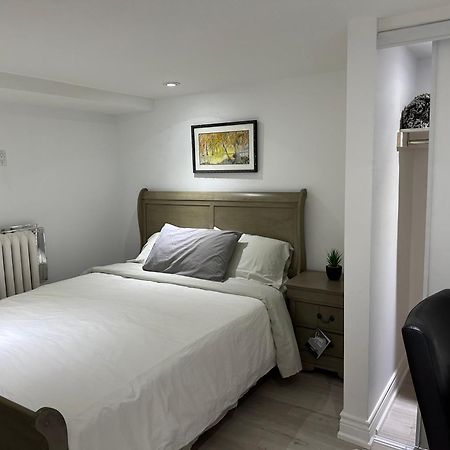 Double Bedroom On Up Or 3 Bedrooms In Basement Near Eglinton Subway Station Toronto Esterno foto
