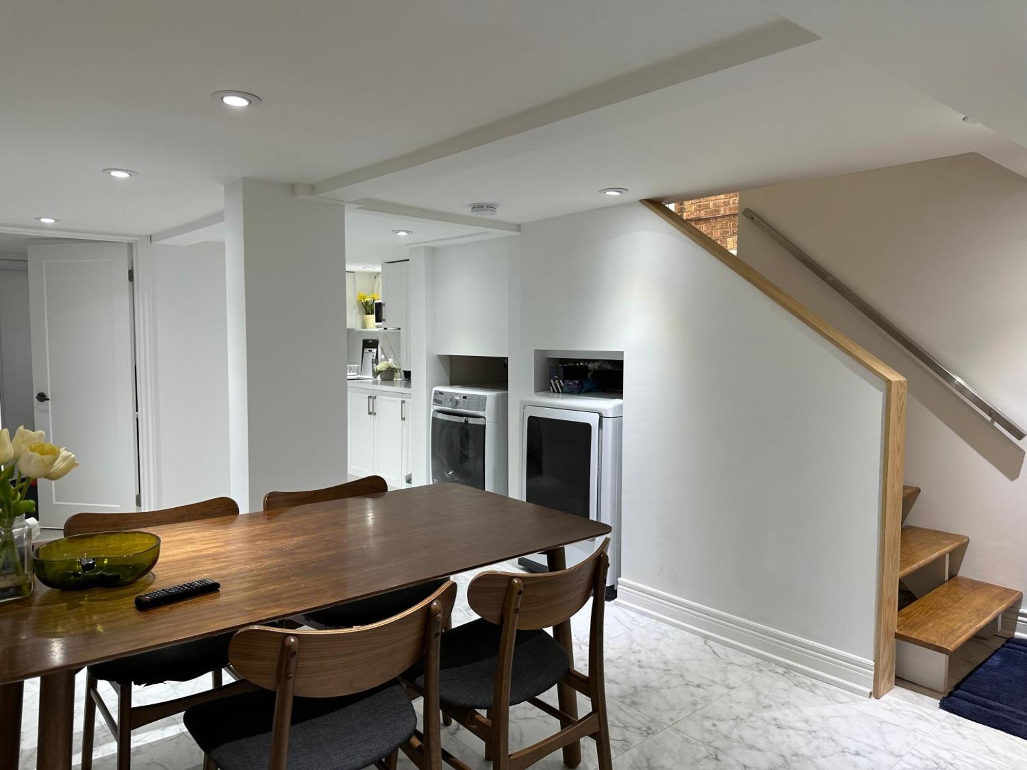 Double Bedroom On Up Or 3 Bedrooms In Basement Near Eglinton Subway Station Toronto Esterno foto