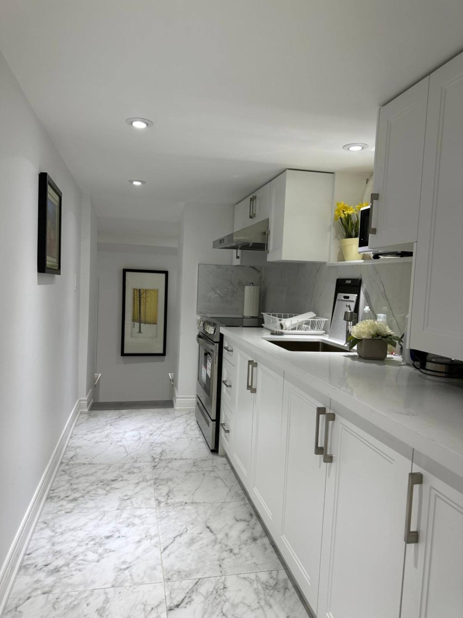 Double Bedroom On Up Or 3 Bedrooms In Basement Near Eglinton Subway Station Toronto Esterno foto