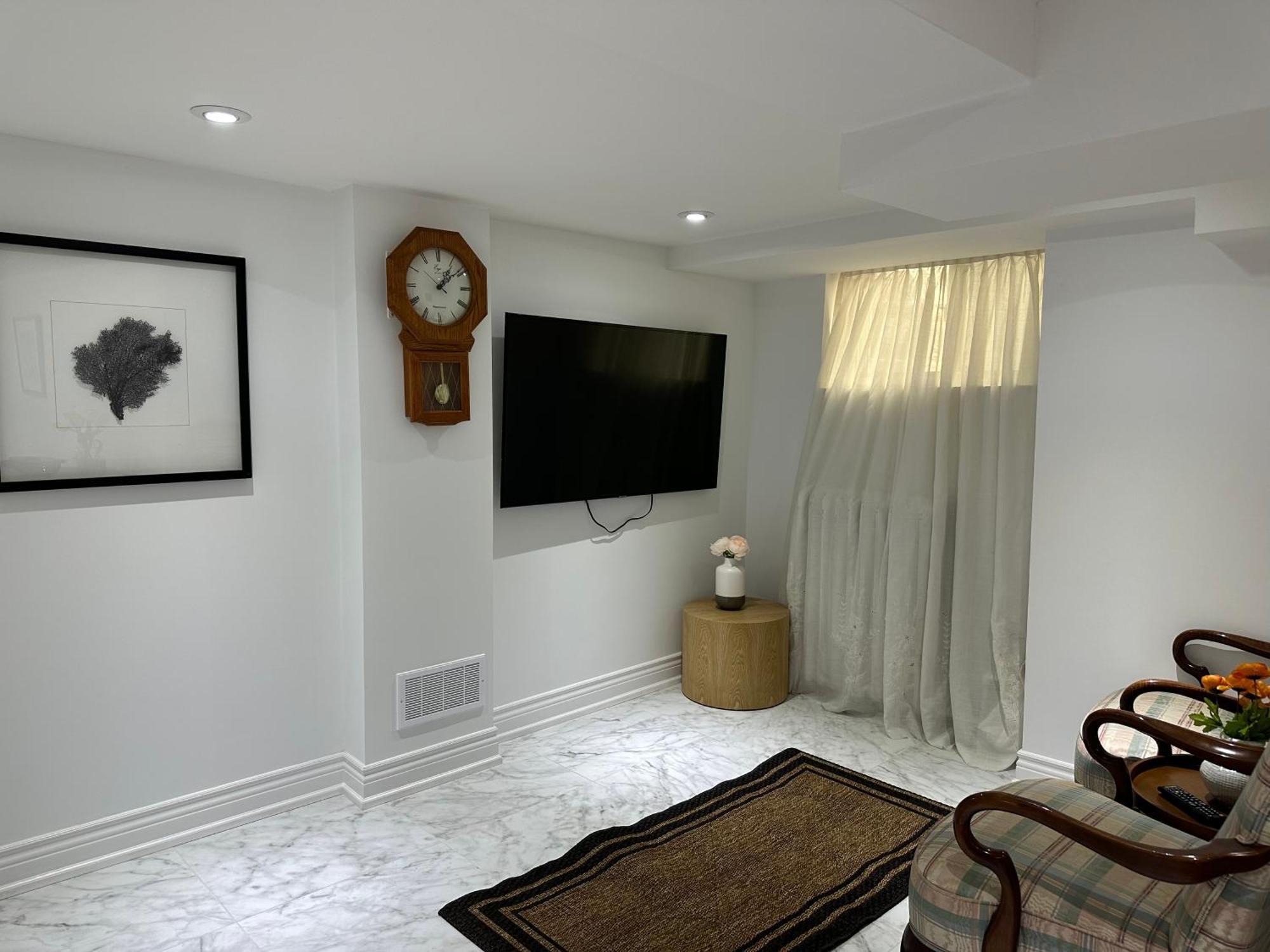 Double Bedroom On Up Or 3 Bedrooms In Basement Near Eglinton Subway Station Toronto Esterno foto
