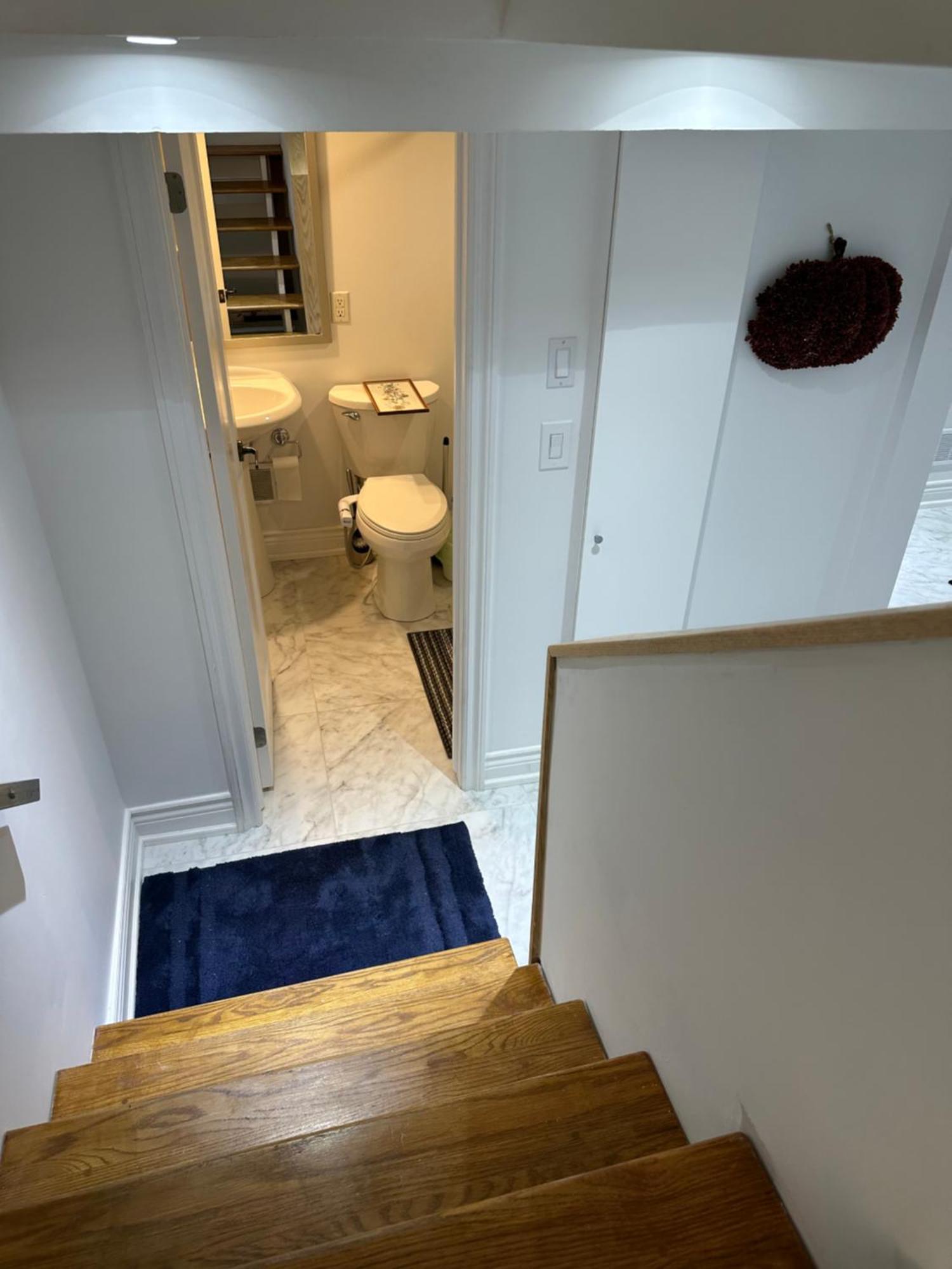 Double Bedroom On Up Or 3 Bedrooms In Basement Near Eglinton Subway Station Toronto Esterno foto