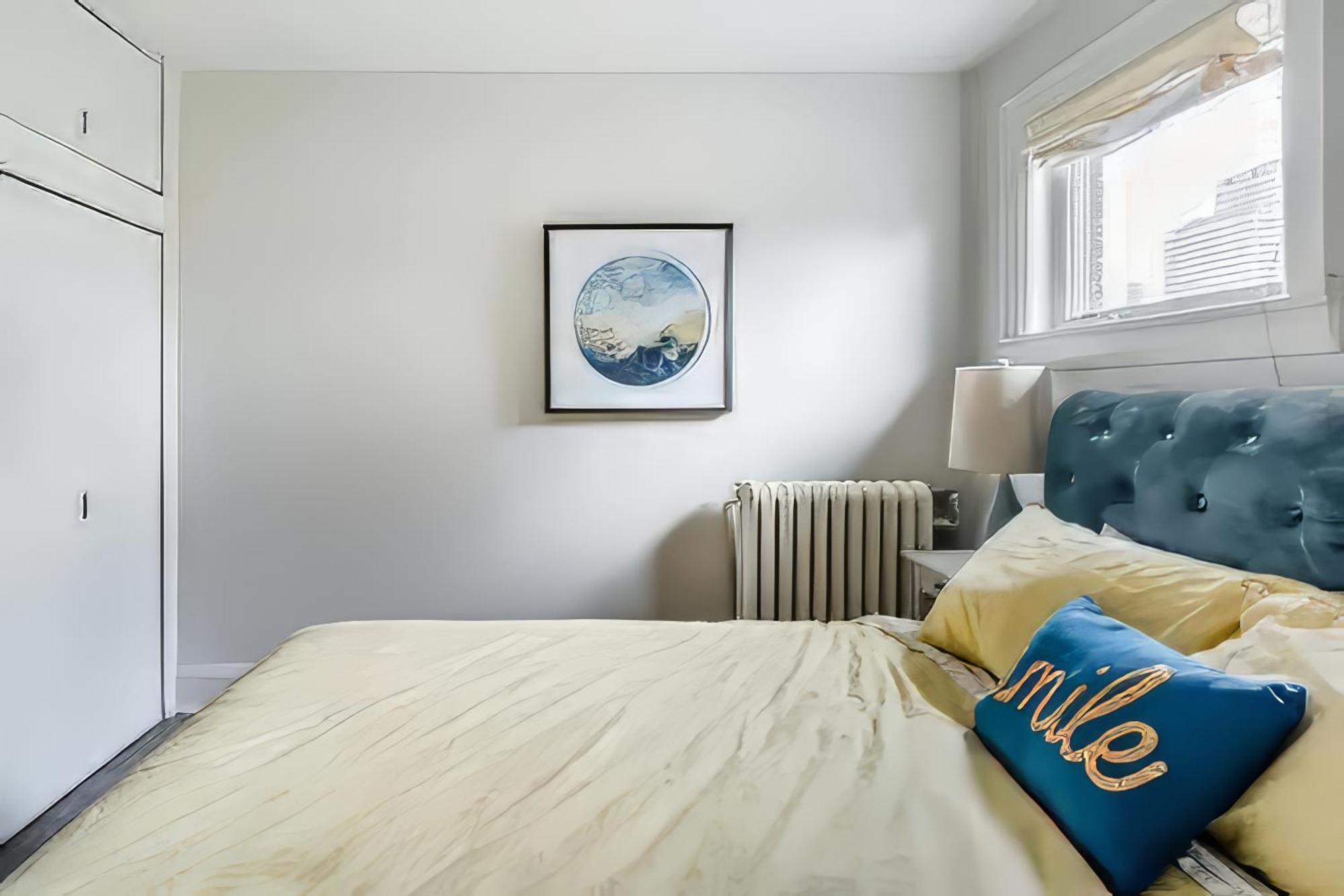 Double Bedroom On Up Or 3 Bedrooms In Basement Near Eglinton Subway Station Toronto Esterno foto